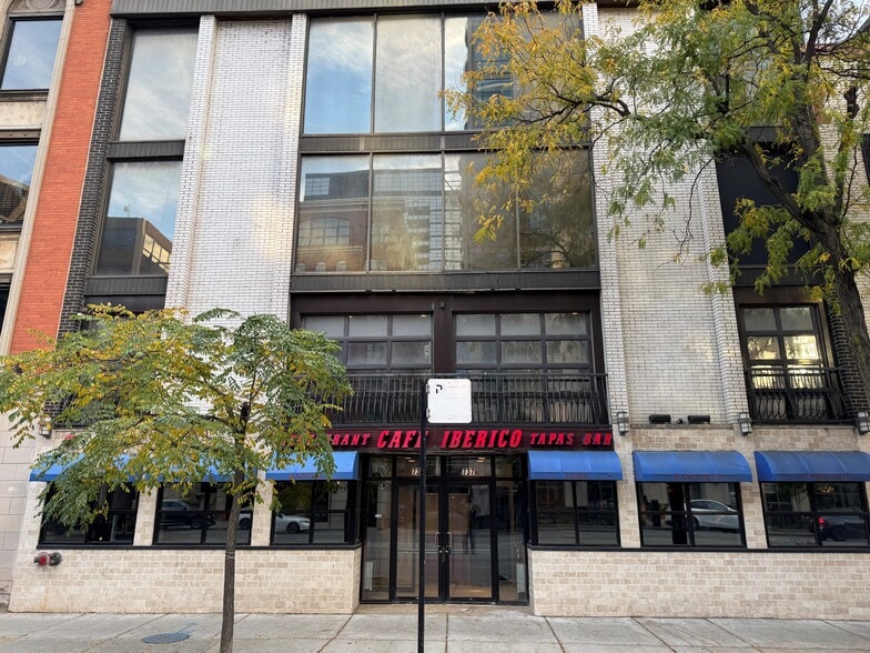 737-739 N La Salle Dr, Chicago, IL for lease - Building Photo - Image 2 of 19
