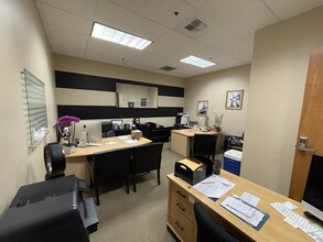 4801 Calloway Dr, Bakersfield, CA for lease Interior Photo- Image 1 of 5