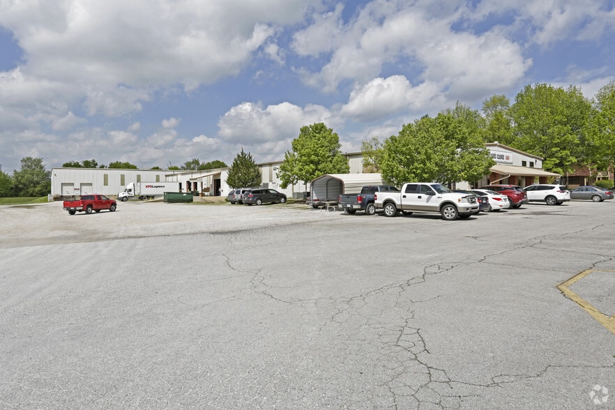 1821 S 1st St, Rogers, AR for lease - Primary Photo - Image 2 of 4