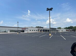 200 W Greenway Ct, Derby, KS for lease Interior Photo- Image 1 of 2