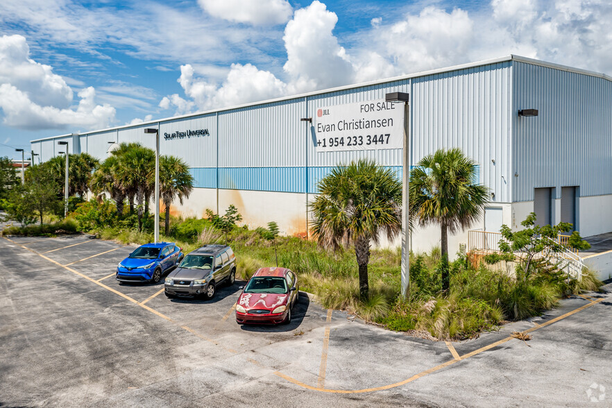 1800 President Barack Obama Hwy, Riviera Beach, FL for lease - Primary Photo - Image 1 of 10