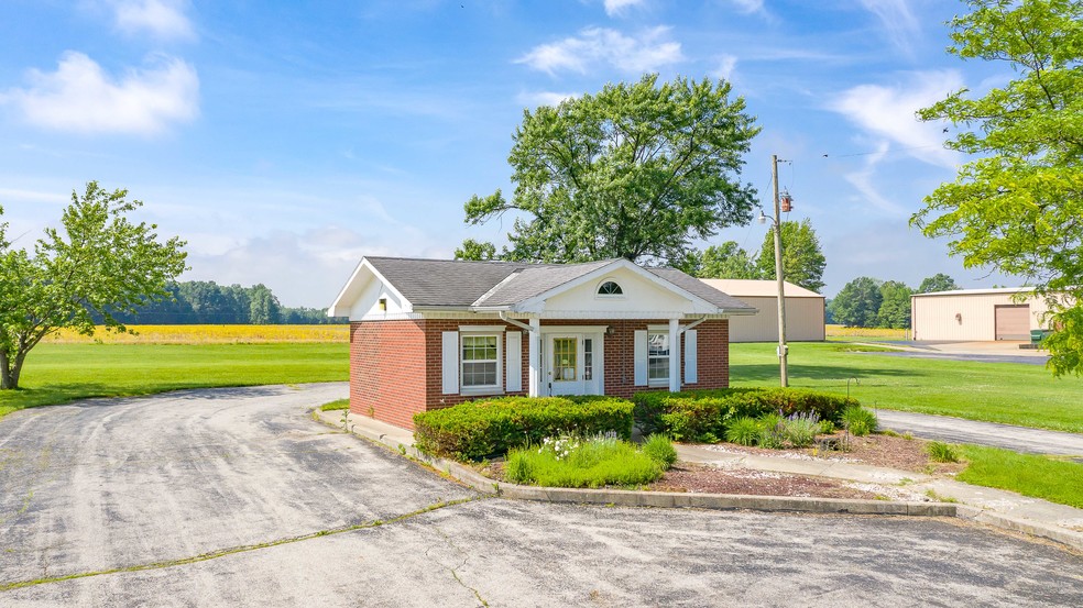 7195 W US Highway 50, North Vernon, IN for sale - Building Photo - Image 1 of 1