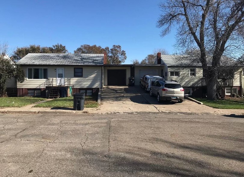 706 2nd Ave NW, Mandan, ND 58554