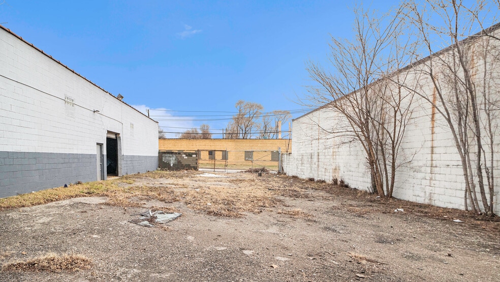 17314 Ryan Rd, Hamtramck, MI 48212 Retail for Sale