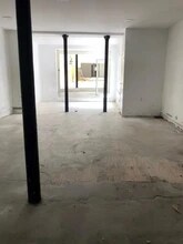 Retail in Paris for lease Construction Photo- Image 2 of 15
