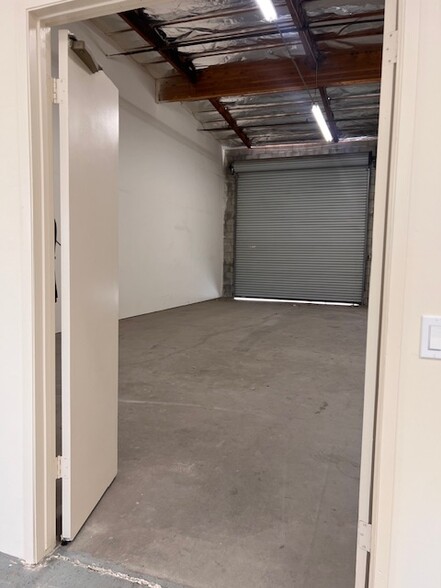 80 W Easy St, Simi Valley, CA for lease - Interior Photo - Image 2 of 3