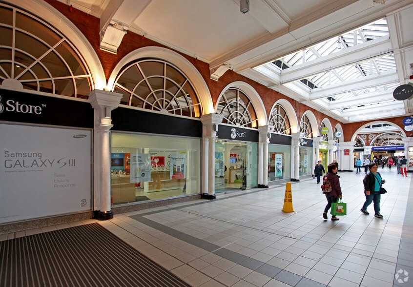 125 Kensington High St, London for lease - Interior Photo - Image 3 of 18