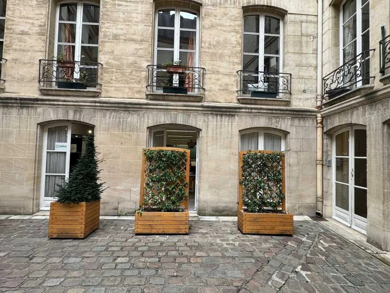 Office in Paris for sale - Building Photo - Image 2 of 13