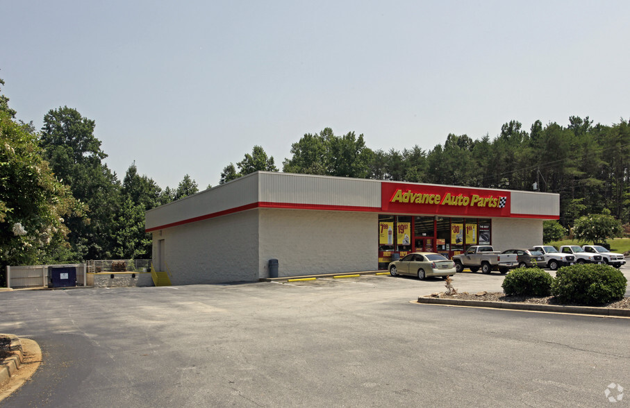 100 Walnut Ln, Travelers Rest, SC for sale - Primary Photo - Image 1 of 1