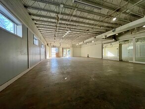 711 Trabert Ave NW, Atlanta, GA for lease Interior Photo- Image 2 of 3