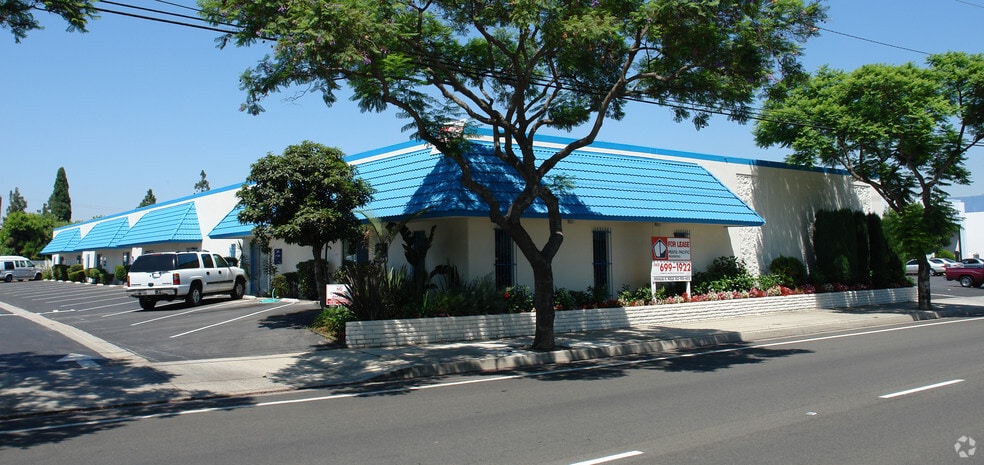 1663-1677 E Del Amo Blvd, Carson, CA for lease - Building Photo - Image 2 of 9