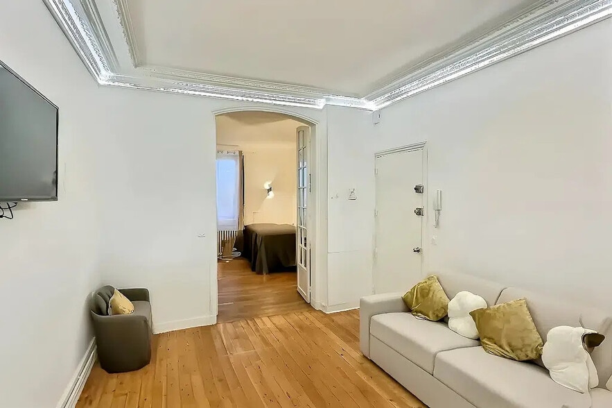 Office in Paris for lease - Interior Photo - Image 3 of 7