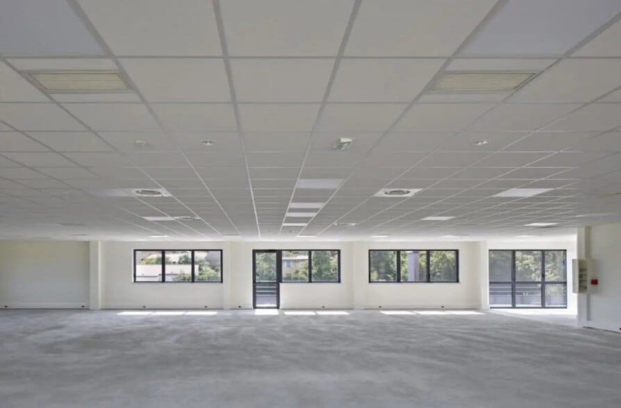 Office in Dardilly for lease - Building Photo - Image 2 of 18