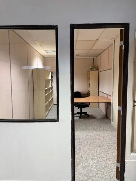 Office in Houilles for lease - Building Photo - Image 2 of 38