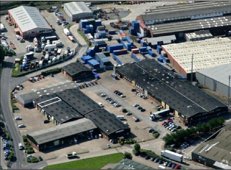 Freightliner Rd, Hull for lease - Building Photo - Image 2 of 6