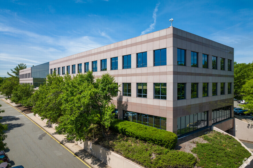 3 Sylvan Way, Parsippany, NJ for lease - Building Photo - Image 2 of 9