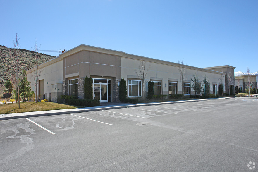 5476 Reno Corporate Dr, Reno, NV for lease - Building Photo - Image 2 of 7