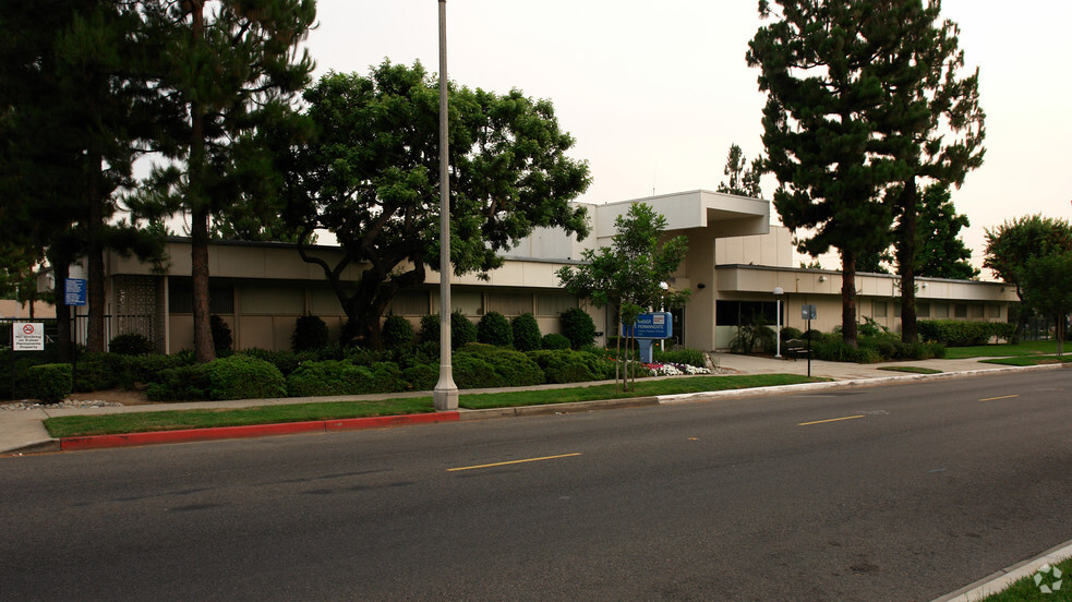 1025 W I St, Ontario, CA for lease - Building Photo - Image 2 of 6