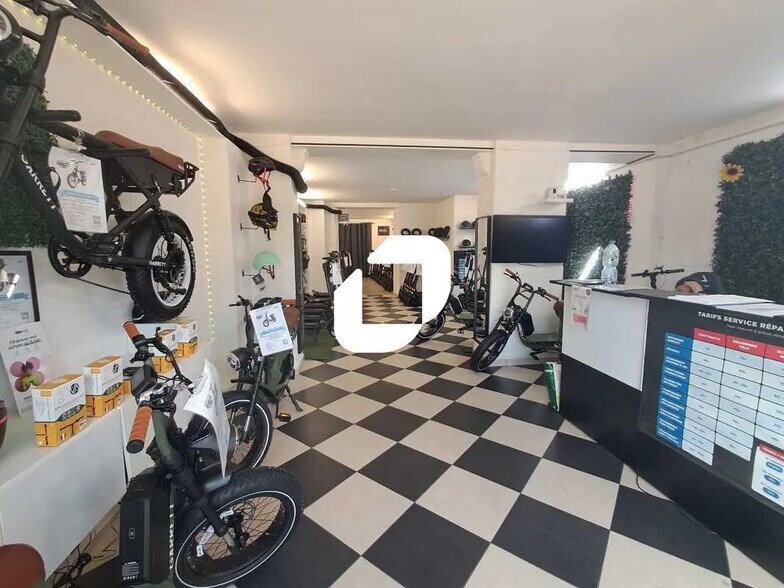 Retail in Bordeaux for lease - Building Photo - Image 2 of 7