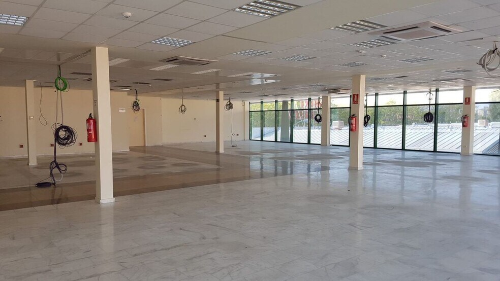 Office in SEVILLA for lease - Building Photo - Image 1 of 10