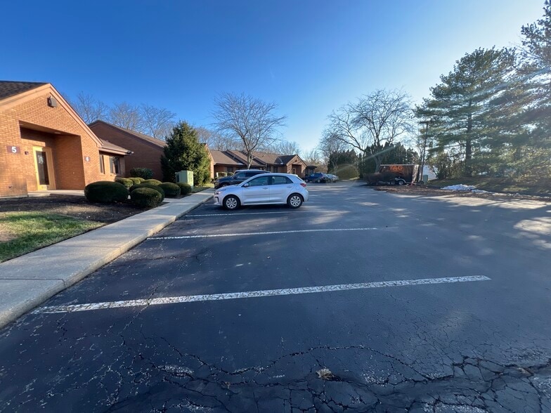 1375 Kemper Meadow Dr, Forest Park, OH for lease - Building Photo - Image 3 of 29