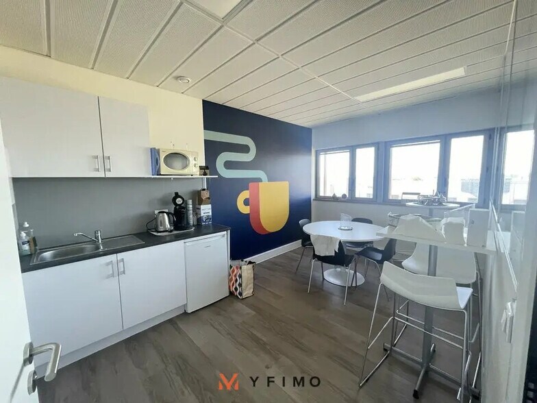 Office in Buchelay for lease - Interior Photo - Image 2 of 4