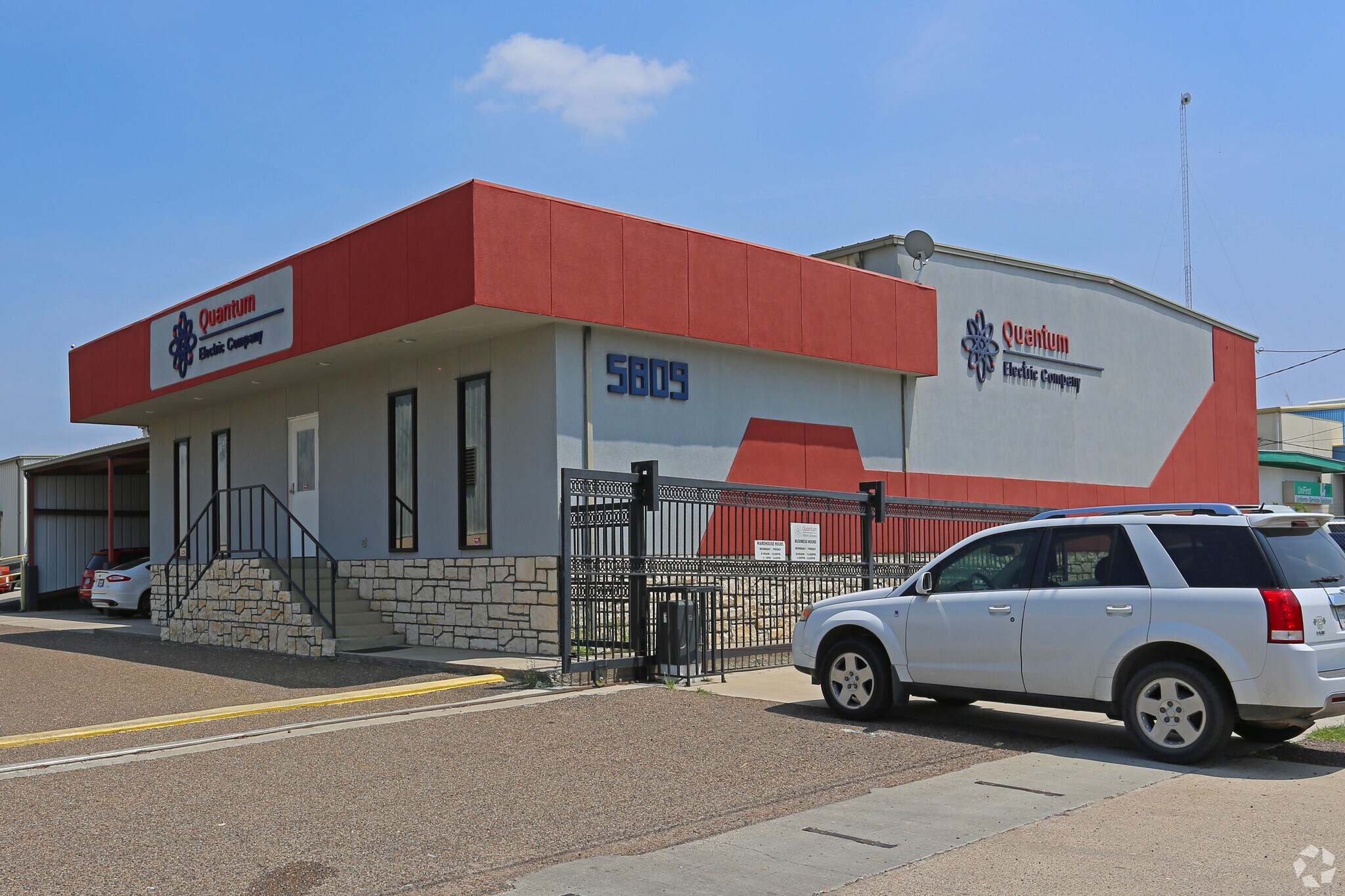 5809 East Dr, Laredo, TX for sale Primary Photo- Image 1 of 32