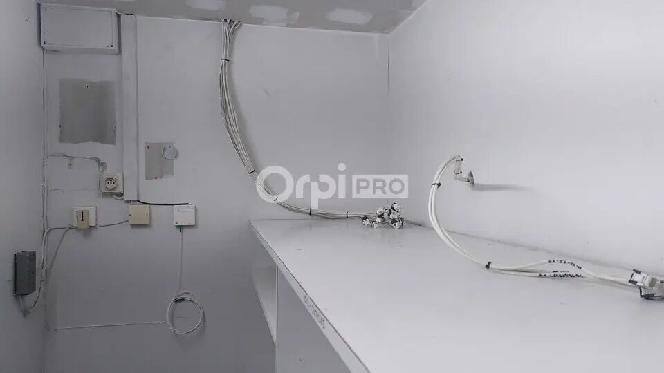 Office in Pau for lease - Interior Photo - Image 3 of 6