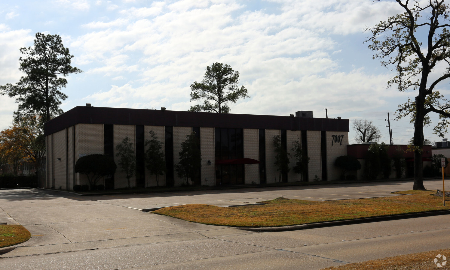 7007 Wimbledon Estates Dr, Spring, TX 77379