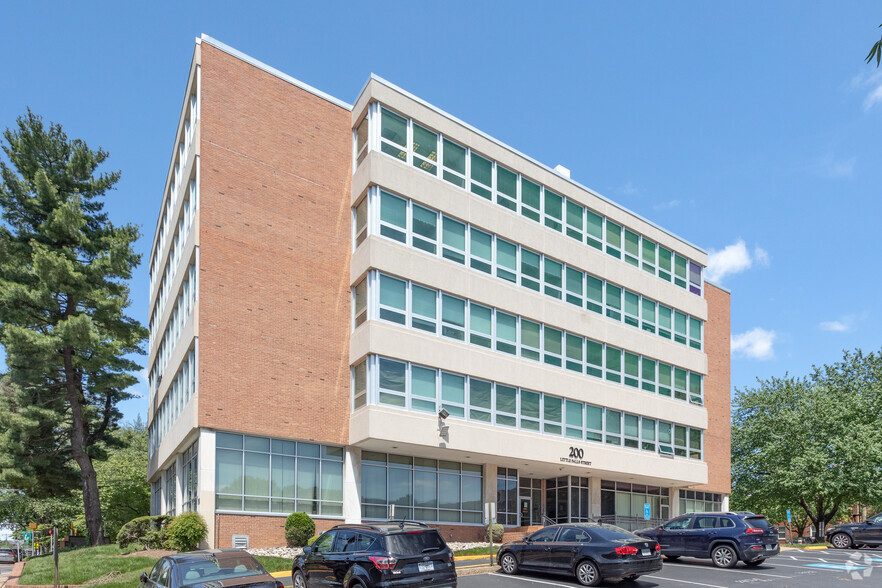 200 Little Falls St, Falls Church, VA for lease - Primary Photo - Image 1 of 21