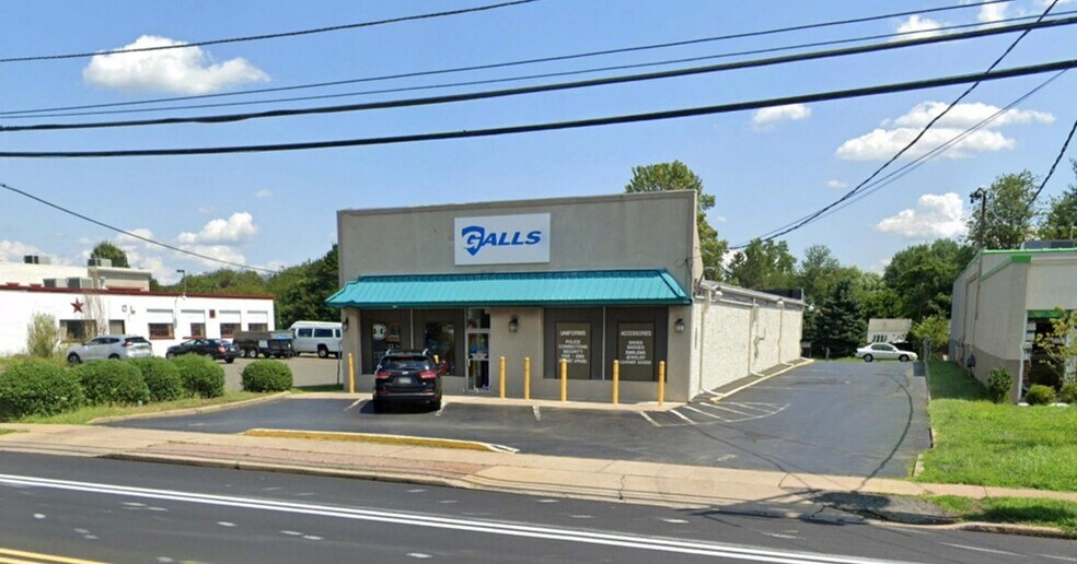 28 Scotch Rd, Ewing, NJ 08628