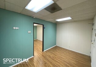 20951-20963 Devonshire St, Chatsworth, CA for lease Interior Photo- Image 1 of 3