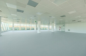 Calle Josefa Valcárcel, 40, Madrid, Madrid for lease Interior Photo- Image 2 of 14