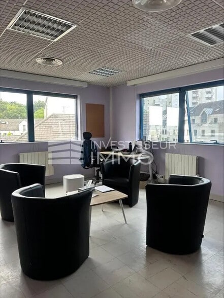 Office in Creil for sale - Interior Photo - Image 2 of 7