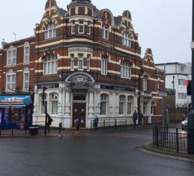 65 Hamlet Court Rd, Westcliff On Sea for sale - Primary Photo - Image 1 of 1