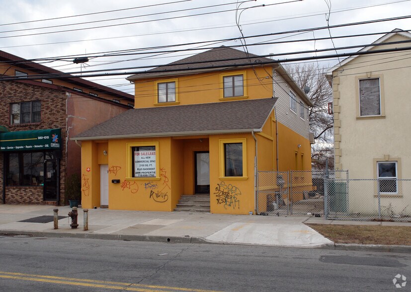 702 New Dorp Ln, Staten Island, NY for sale - Primary Photo - Image 1 of 1