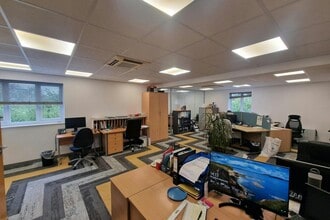 Old Chapel Ln, Tadley for lease Interior Photo- Image 2 of 4