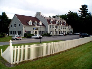 3-5 Webhannet Pl, Kennebunk, ME for sale Primary Photo- Image 1 of 1