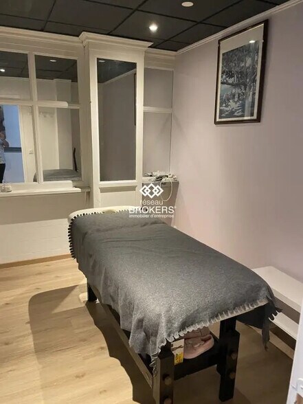 Retail in Aix-en-Provence for lease - Interior Photo - Image 3 of 7