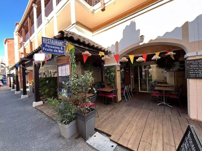 Retail in Saint-Raphaël for sale - Building Photo - Image 1 of 12