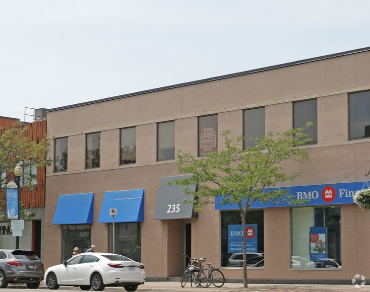 235 Lakeshore Rd E, Oakville, ON for lease - Building Photo - Image 3 of 3