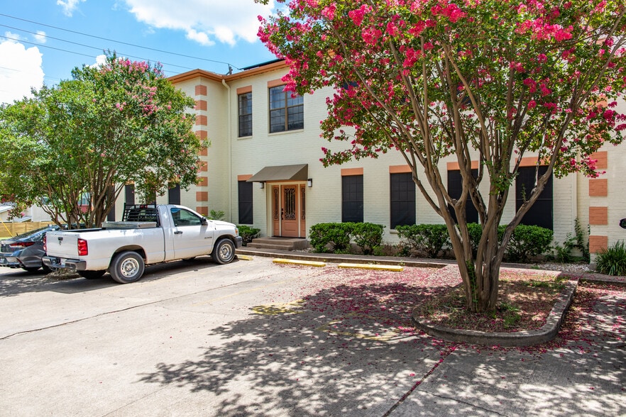 1823 Fort View Rd, Austin, TX for sale - Building Photo - Image 2 of 9