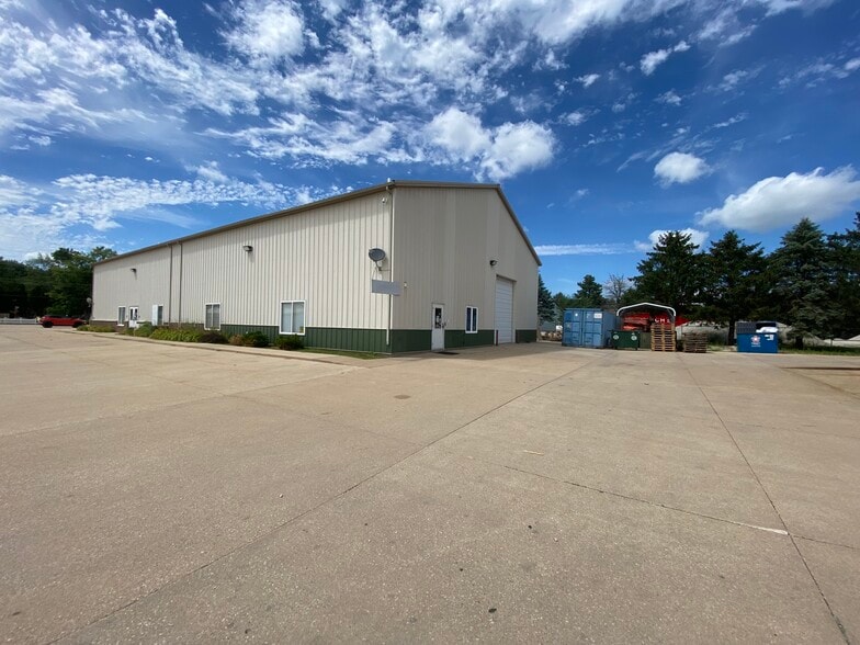 780 S Chicago St, Geneseo, IL for lease - Building Photo - Image 2 of 10