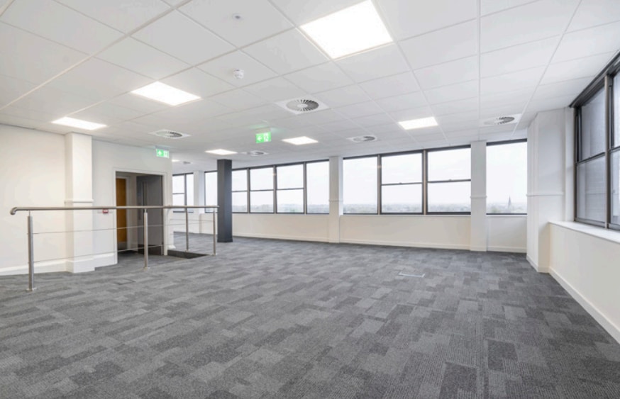 Railway Approach, Wallington for lease Interior Photo- Image 1 of 6