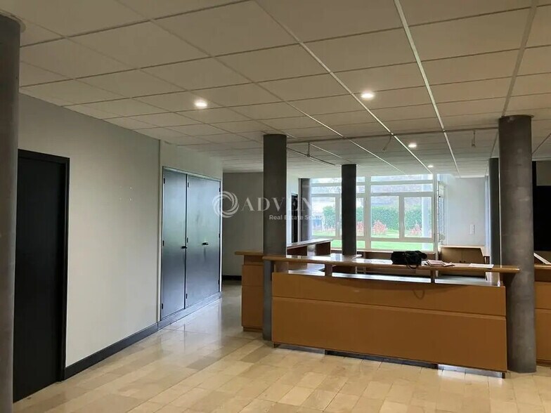 Office in Bourges for lease - Interior Photo - Image 1 of 7
