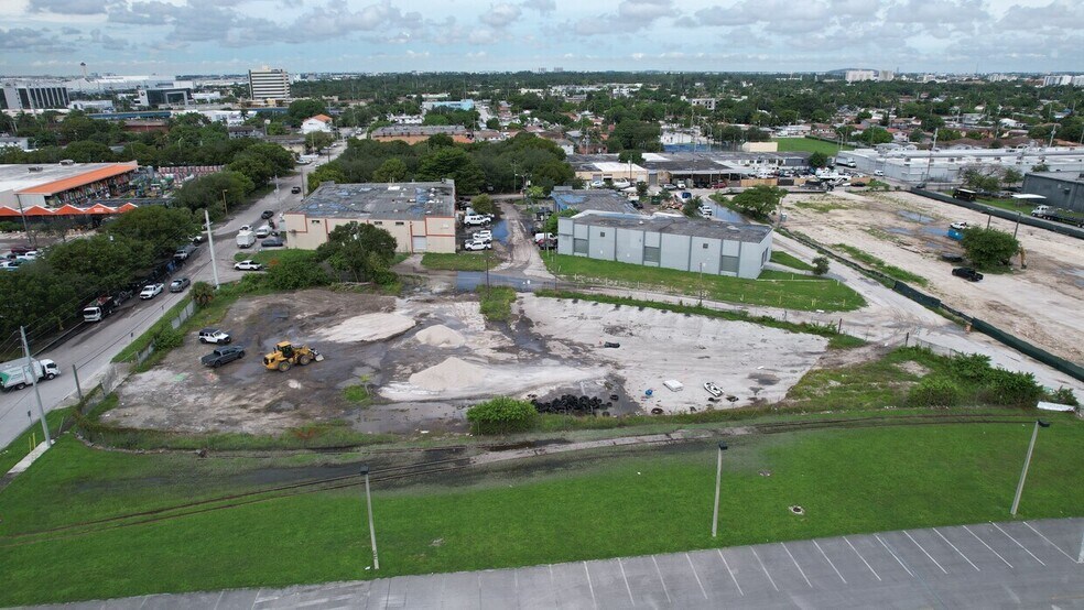 1171 SE 10th Ave, Hialeah, FL for lease - Building Photo - Image 1 of 9