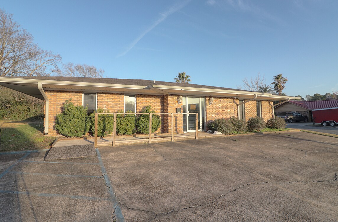 12000 Mobile Ave, Gulfport, MS 39503