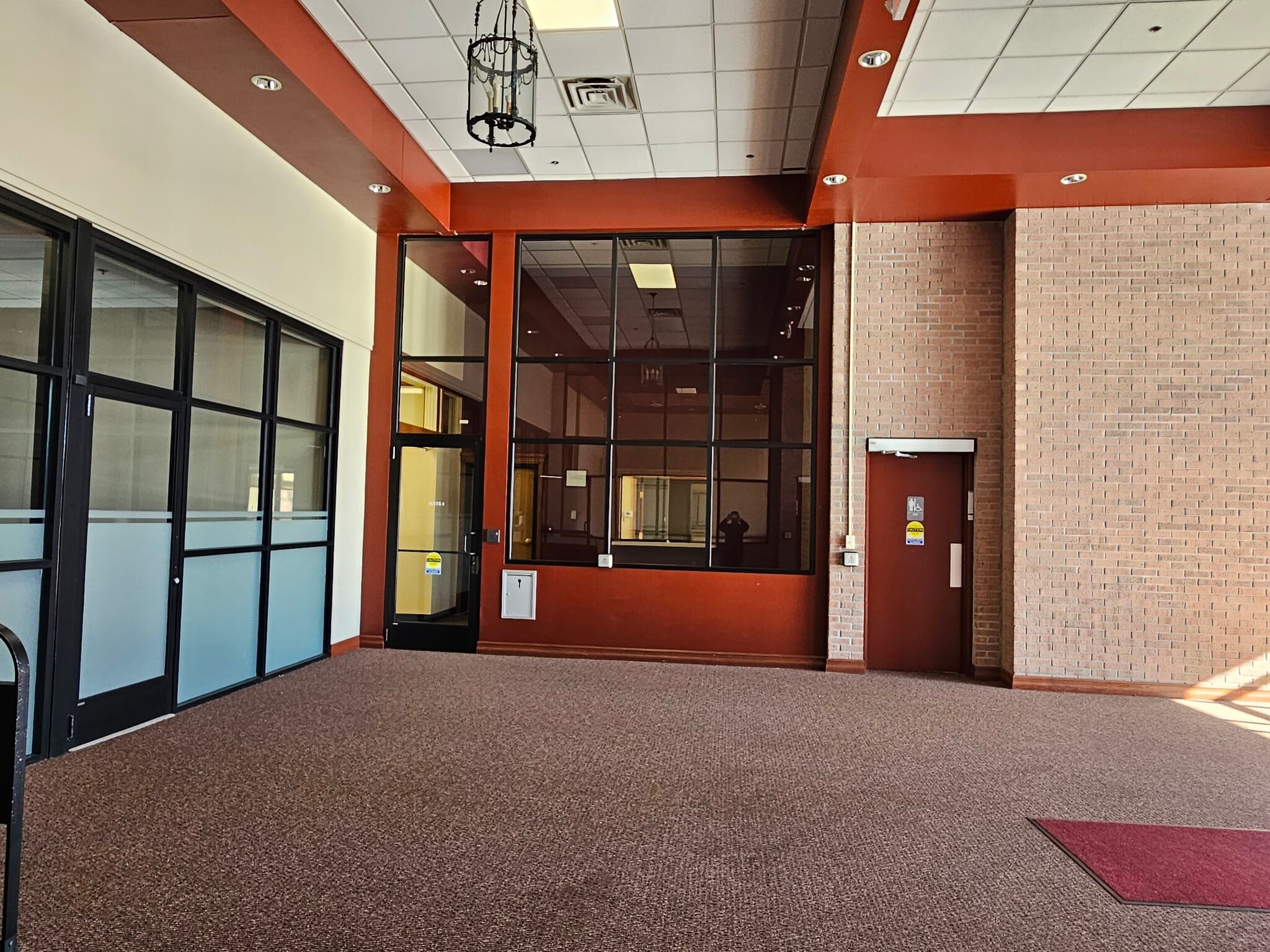 6200 State St, Saginaw, MI for lease Interior Photo- Image 1 of 5