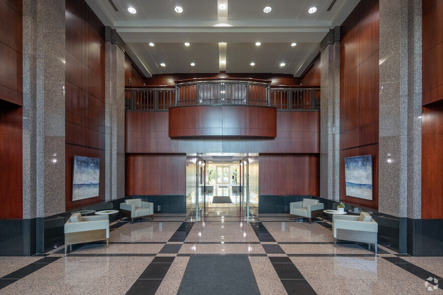 840 Crescent Centre Dr, Franklin, TN for lease - Lobby - Image 1 of 1