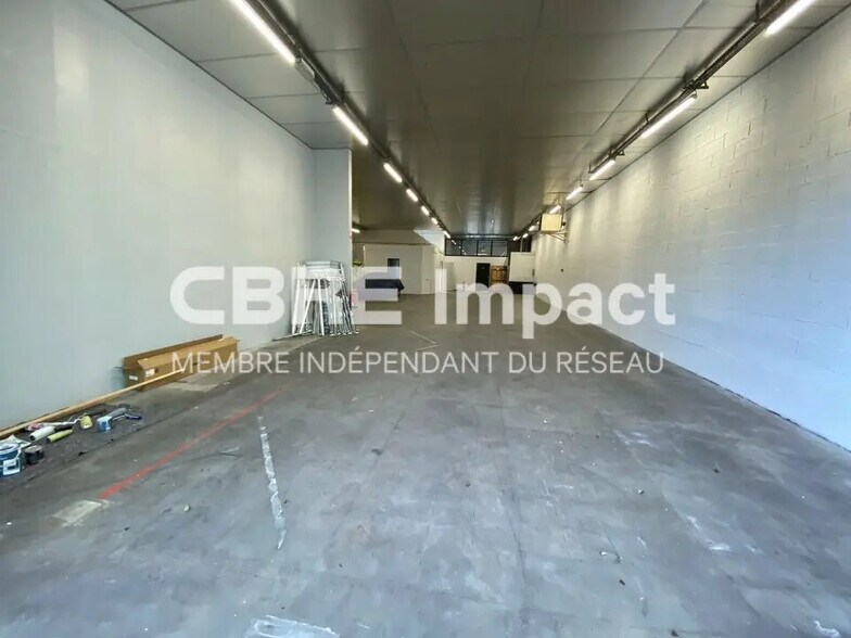 Flex in Dijon for lease - Interior Photo - Image 3 of 13